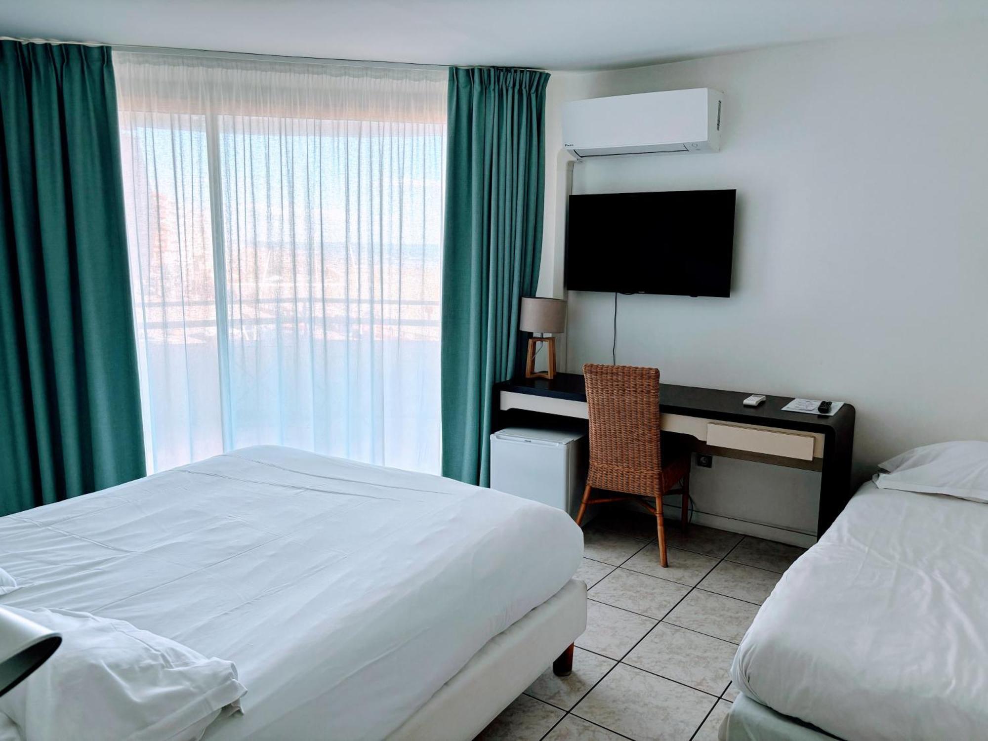 Brasilia Hotel Палава-ле-Фло Экстерьер фото